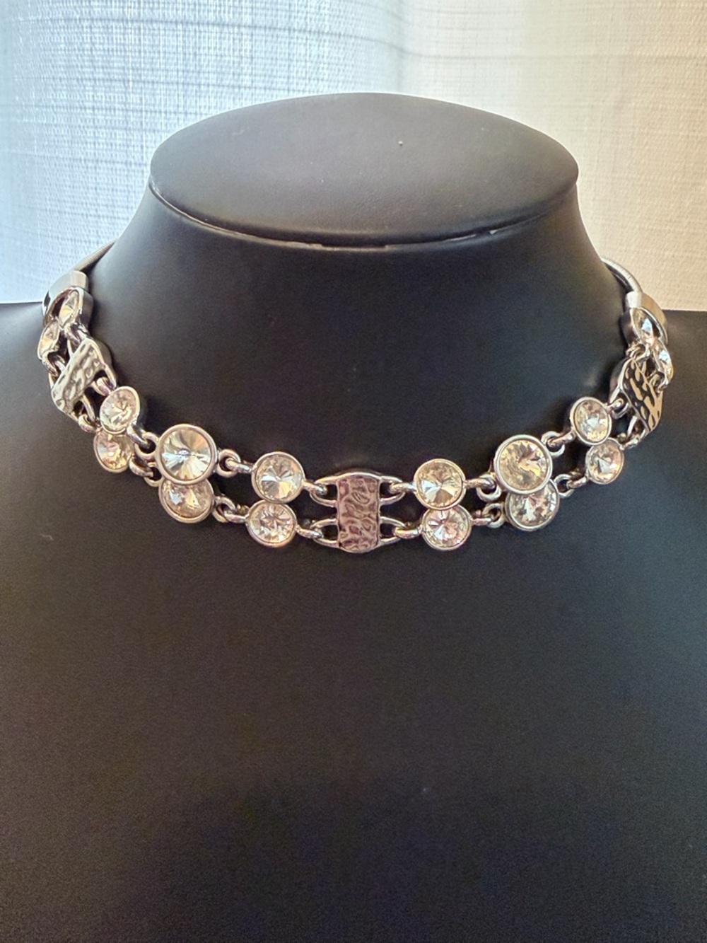 Chico’s silver tone rhinestone choker statement necklace #668 Appx 13-17”